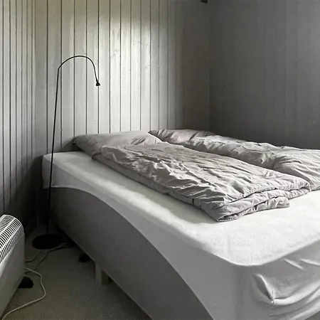 3 Bedroom Stunning In Aseral Holiday home *