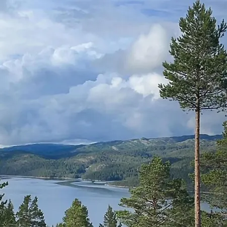 3 Bedroom Stunning In Aseral Holiday home Tjaldal